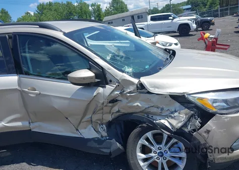 2018 Ford Escape Se z USA, uszkodzony, nr VIN 1FMCU9GD2JUB94440